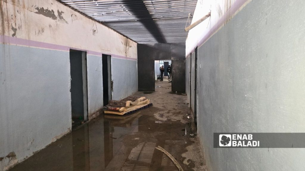 السجن كان ضمن المنشآت الخاضعة لسيطرة التحالف الدولي، لكنه لم يتدخل خلال الهروب الجماعي - 22 كانون الثاني 2026 (عنب بلدي / مروان المضحي)