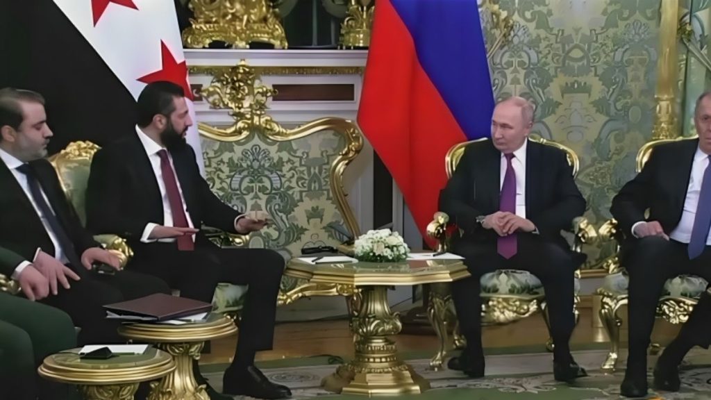 اجتماع الرئيس السوري السوري أحمد الشرع بنظيره فلاديمير بوتين في موسكو - 28 كانون الثاني 2026 (سبوتنيك)