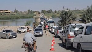 معبر الجسر الترابي في دير الزور - 6 تشرين الثاني 2025 (عنب بلدي/ مروان المضحي)