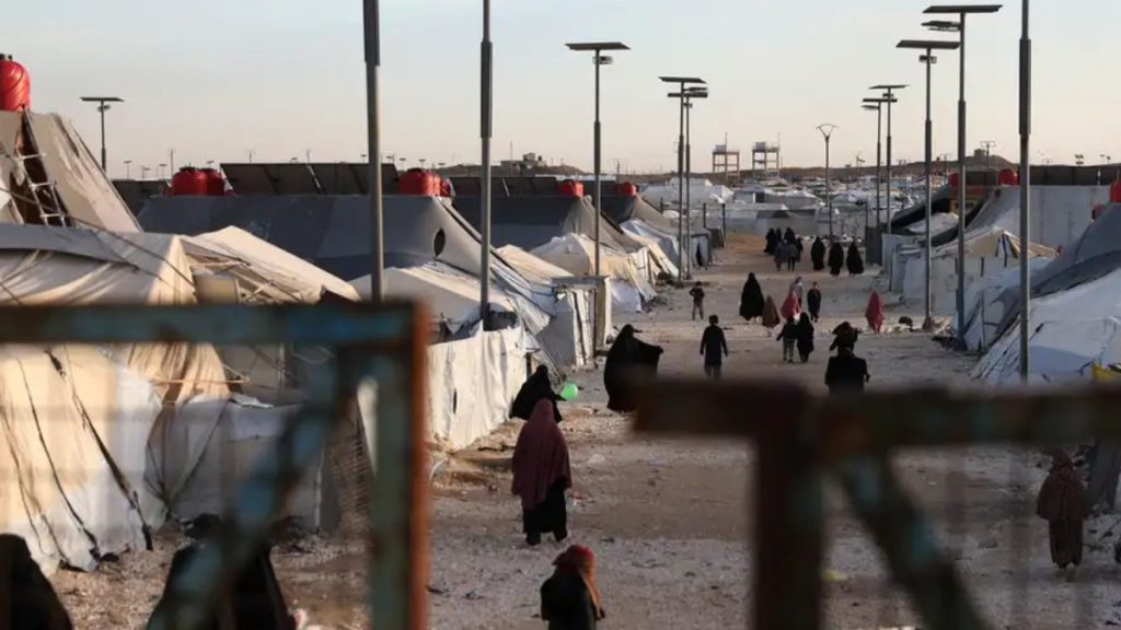 نساء وأطفال في مخيم الهول شمال شرق سوريا (Omar Haj Kadour/AFP)