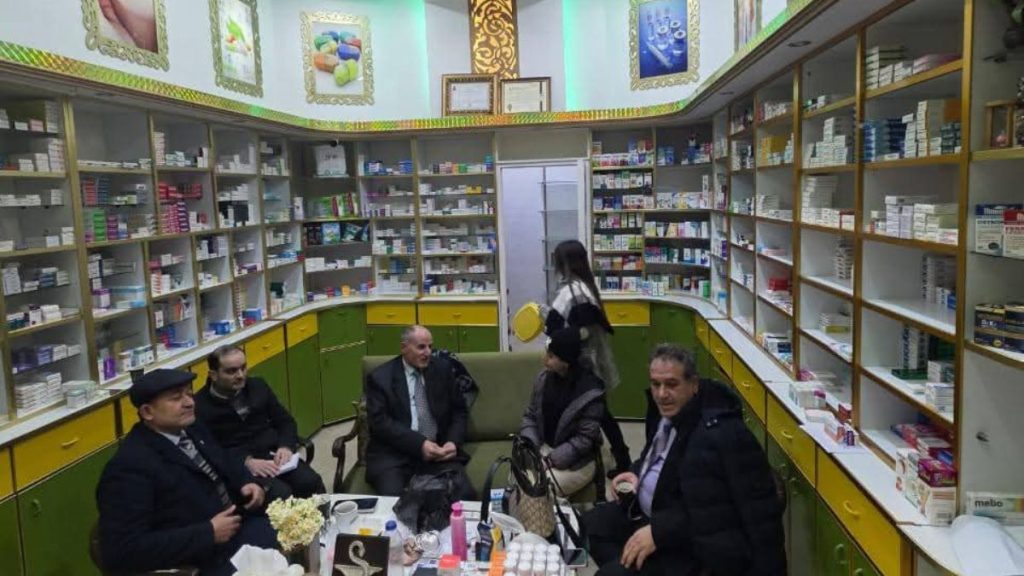 وفد من نقابة الصيادلة في زيارة لبعض صيادلة اللاذقية لمناقشة التحديات-٢١ كانون الثاني ٢٠٢٦ (نقابة صيادلة سوريا/ فيسبوك)
