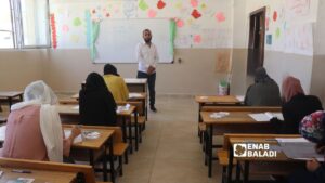 خلال امتحانات لطلاب الثانوية العامة في مدينة رأس العين شمالي الحسكة - 12 تموز 2025 (عنب بلدي/ حسين الشعبو)