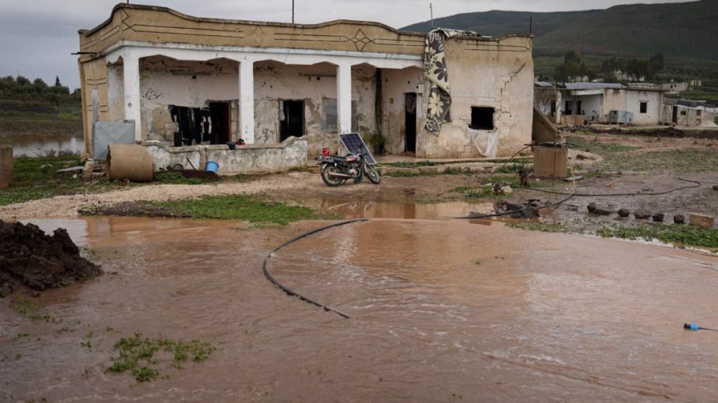 أراضٍ زراعية مغمورة بالمياه جراء العاصفة المطرية في قرية قليدين بسهل الغاب بمحافظة حماة - 13 كانون الثاني 2026 (سانا)