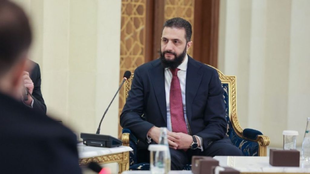 الرئيس السوري في المرحلة الانتقالية أحمد الشرع يلتقي وفدًا أوروبيًا في العاصمة دمشق - 9 كانون الثاني 2026 (رئاسة الجمهورية)