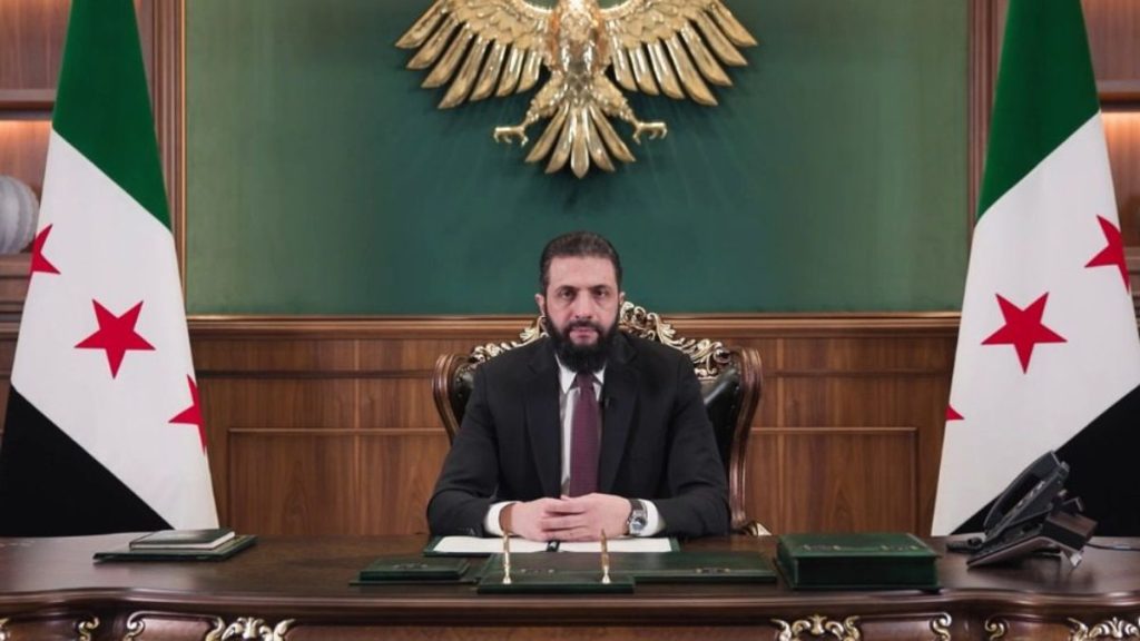 الرئيس السوري في المرحلة الانتقالية أحمد الشرع يصدر مرسوم يعترف بالحقوق الثقافية واللغوية للكرد في سوريا - 16 كانون الثاني 2026(الإخبارية السورية)