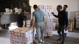 تحميل شحنة كتب مدرسية لتوزيعها على مدارس محافظة حلب - 2 تشرين الثاني 2025 (جريدة الثورة)
