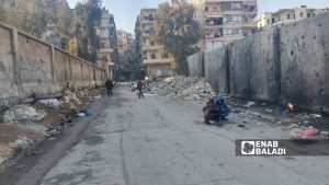 شارع فرعي في حي الأشرفية بمدينة حلب- 15 كانون الثاني 2026 (عنب بلدي)
