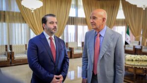وزير الخارجية السوري أسعد الشيباني وإلى جانبه المبعوث الأمريكي إلى سوريا توم براك في العاصمة السورية دمشق - 2 كانون الأول 2025 (وزارة الخارجية)
