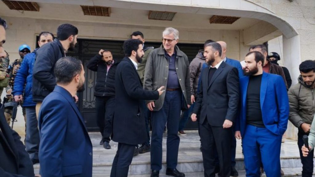 مندوب سوريا في الأمم المتحدة إبراهيم علبي يرافق وفدًا أمميًا في زيارة إلى القنيطرة - 10 كانون الثاني 2026 (سانا)