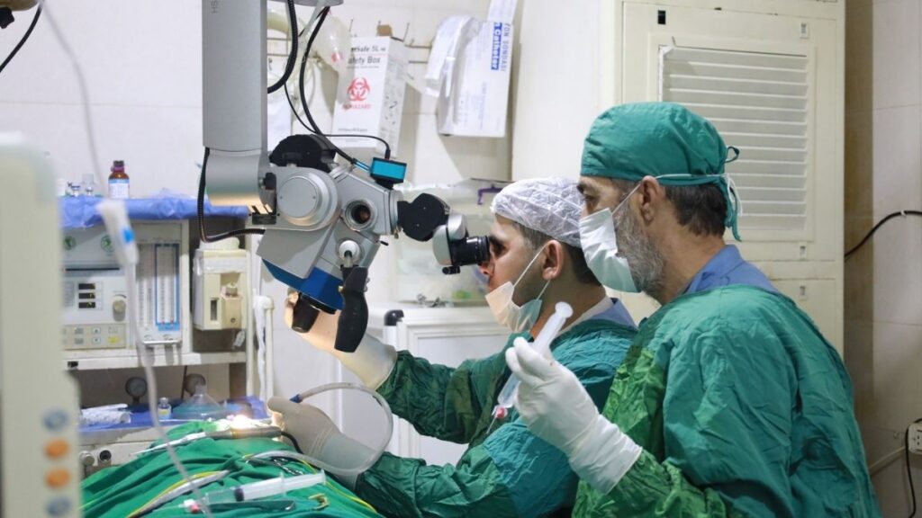 أطباء من الجمعية الطبية السورية الأمريكية (سامز) يجرون عمليات زراعة قوقعة لأطفال في سوريا - 30 كانون الأول 2025 (سامز)