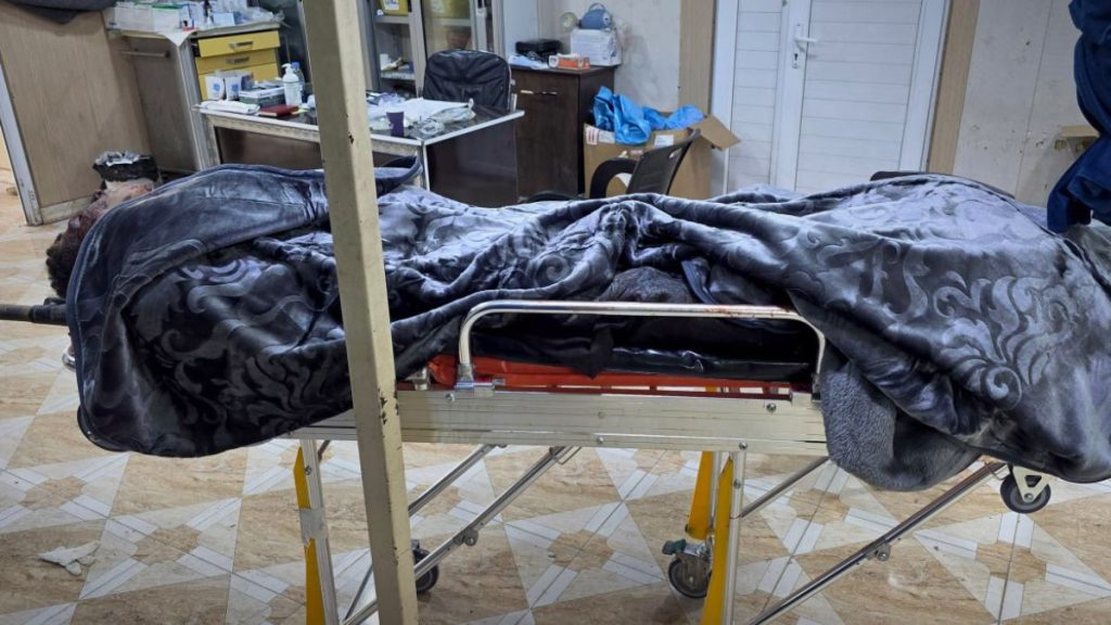 مصابون بقصف من قبل قوات سوريا الديمقراطية في مستشفى الشدادي بريف الحسكة - 26 كانون الثاني 2026 (سانا)