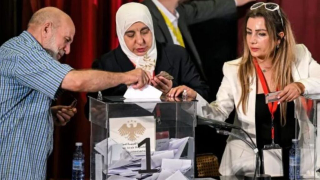 ست نساء فقط حصلن على مقاعد في مجلس الشعب المنتخب من أصل 119 عضوًا جرى انتخابهم - 5 تشرين الأول 2025 (AFP)