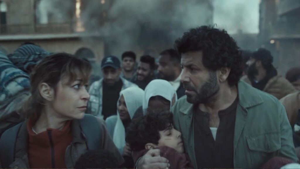 مشهد من مسلسل "صحاب الأرض" يجسد نزوح أهالي غزة ـ 25 شباط 2026 (dmc دراما)
