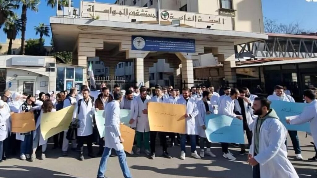 اعتصام أطباء التخصص (الدراسات العليا) أمام مستشفى المواساة في دمشق - 15 شباط 2026 (عدسة طالب طب)