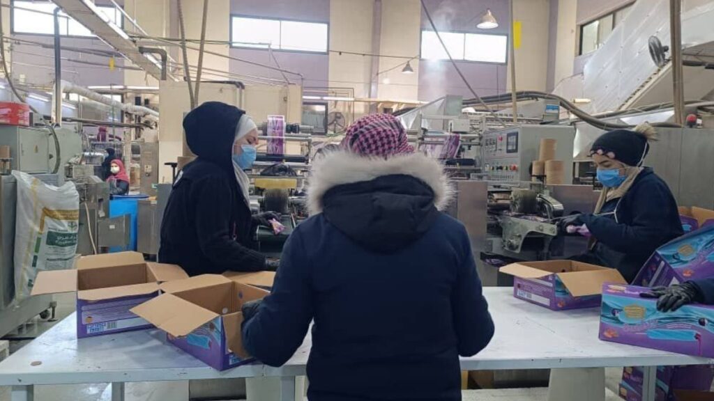 حركة الإنتاج في أحد معامل الصناعة الغذائية في مدينة عدرا الصناعية - 4 آذار 2025 (الإدارة العامة للصناعة)