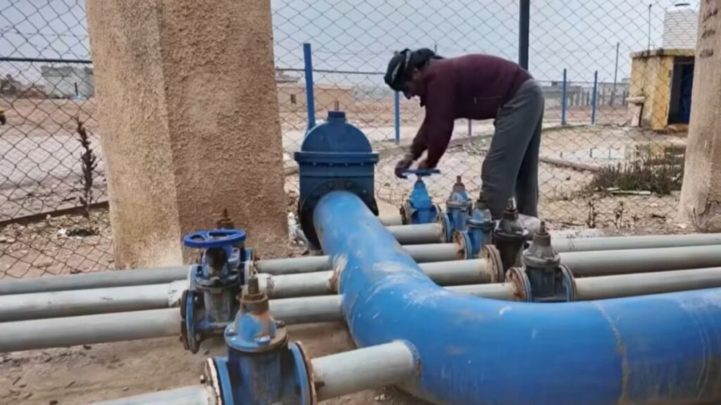 عامل صيانة في محطة ضخ تل براك - 8 شباط 2026 (مديرية إعلام الحسكة)