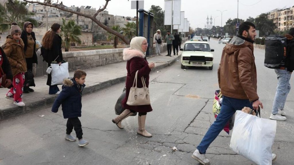 عائلات نزحت من حلب في سوريا بعد تصاعد الأعمال العسكرية - 2 شباط 2026 (الأمم المتحدة)