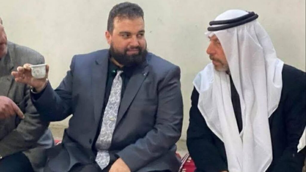أمير دار عرى حسن الأطرش إلى جانب محافظ السويداء مصطفى البكور ـ 11 شباط 2025(محافظة السويداء)