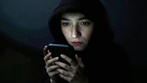 محتوى ملاحظات واتساب الصوتية قد يكون مؤشرًا مبكرًا لتشخيص اضطراب الاكتئاب (كانفا)
