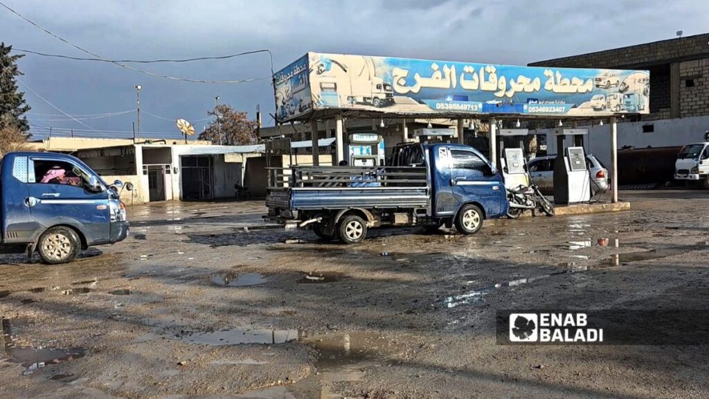 محطة لبيع الوقود المكرر برأس العين شمالي الحسكة - 19 شباط 2026 (عنب بلدي/ حسين الشعبو)
