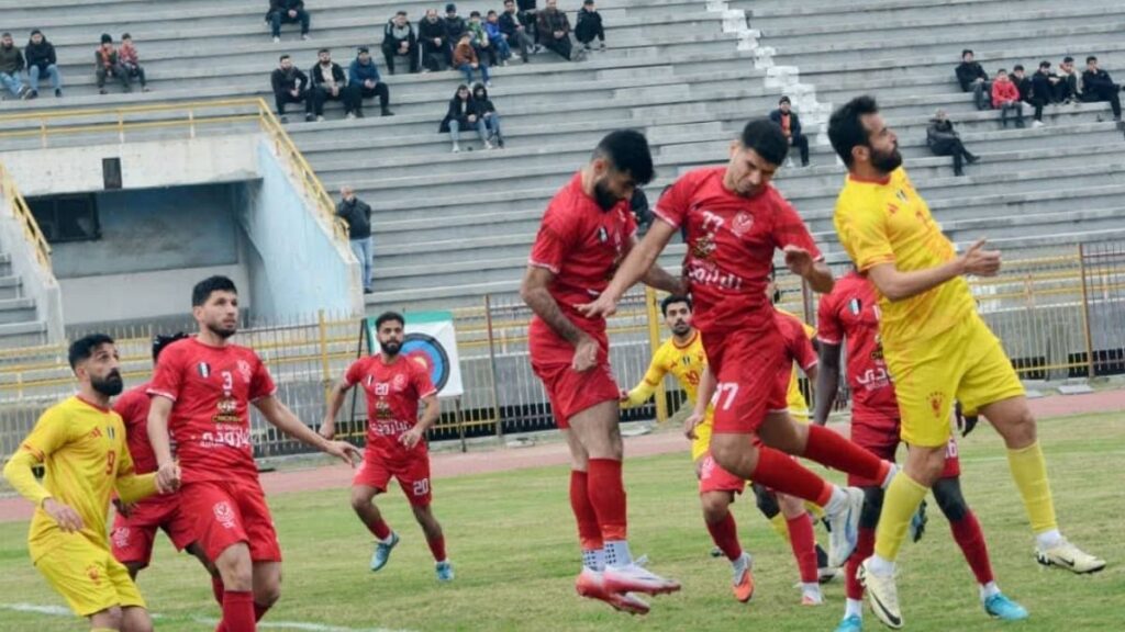 من أجواء مباراة تشرين والطليعة في الجولة السابعة من الدوري السوري لكرة القدم ـ 7 شباط 2026 (جريدة الاتحاد الرياضي العام)