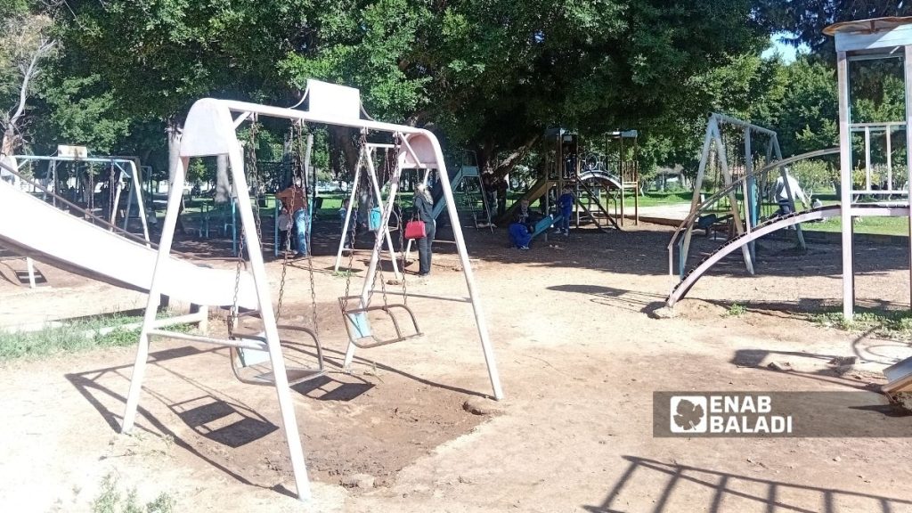القسم المخصص لألعاب الأطفال في الحديقة العامة المركزية بمدينة طرطوس والذي يحتاج للتحديث والصيانة وإعادة التأهيل - 5 شباط 2026 (عنب بلدي/شعبان شاميه)