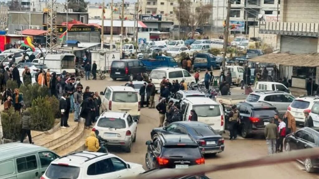 دفعة من مقاتلي "قسد" تصل إلى كوباني قادمة من الحسكة - 25 شباط 2026 (كوباني دلبرين/فيسبوك)