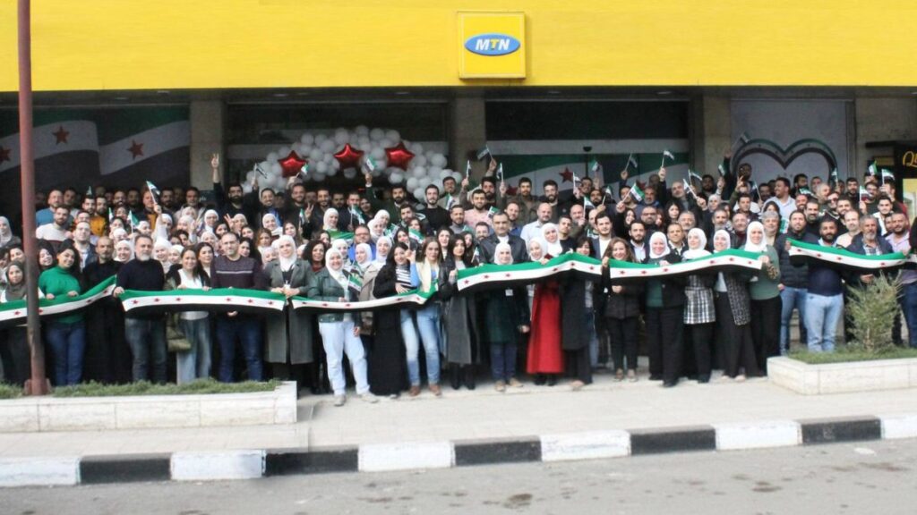 طاقم شركة " MTN" من أمام أحد مراكز خدمة المواطن - 9 كانون الأول 2025 (MTN Syria)
