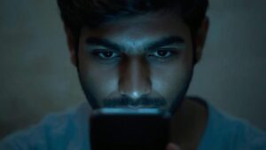 اعتماد بعض التطبيقات المتخصصة قد يساعد في تقليل إدمان مواقع التواصل الاجتماعي والتخفيف من مخاطرها (كانفا)
