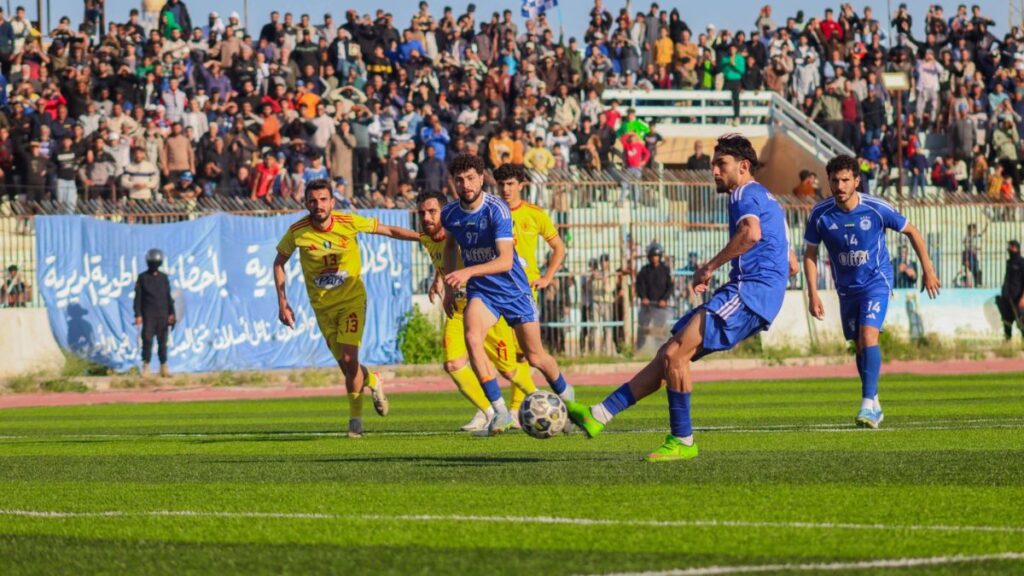 المهاجم عبد الرحمن الحسين يسجل هدفًا من ركلة جزاء في المباراة التي جمعت الفتوة وتشرين في ملعب دير الزور البلدي - 11 نيسان 2026 (نادي الفتوة الرياضي)