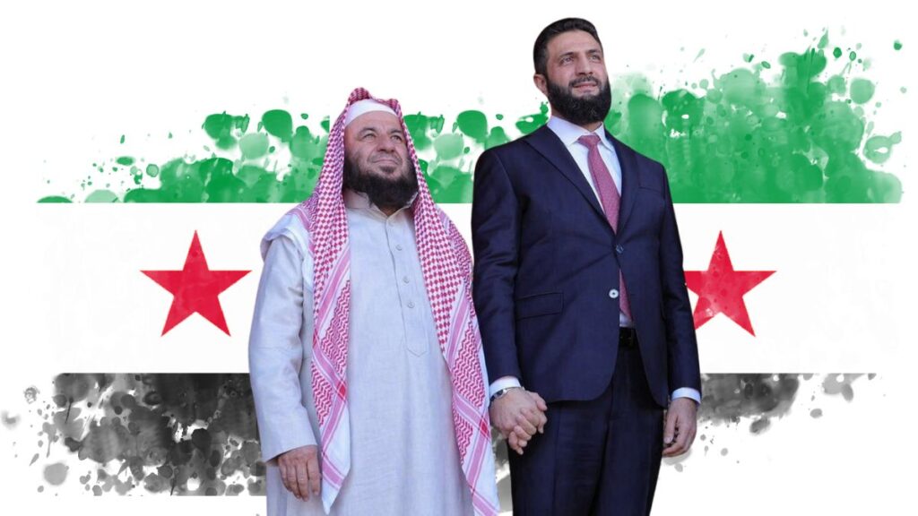الرئيس السوري أحمد الشرع والشرعي السابق في جيش الإسلام سمير كعكة خلال حفل بالإفراج عن القيادي عصام بويضاني في مدينة دوما بريف دمشق - 23 نيسان 2026 (تعديل عنب بلدي)