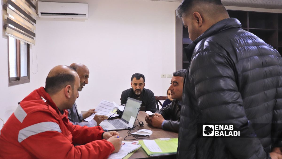 وصفت عائلات كردية في الرقة إجراءات التجنيس بأنها مبسطة وسهلة التنفيذ - 20 نيسان 2026 (عنب بلدي/ أحمد الحمدي)