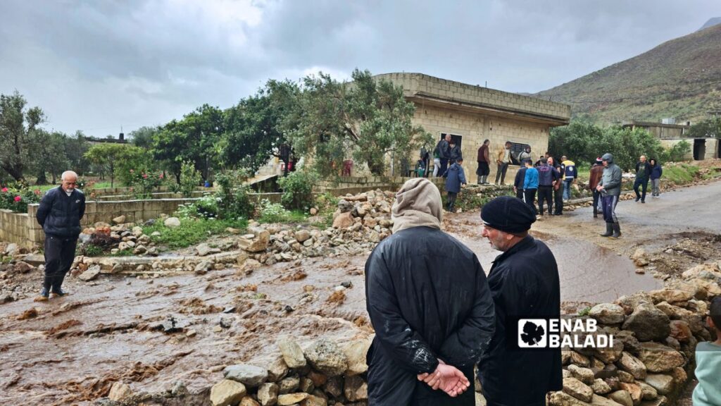 سيول في شطحة بريف حماة تتسبب بقطع طرقات - 19 نيسان 2026 (عنب بلدي/ إياد عبد الجواد)