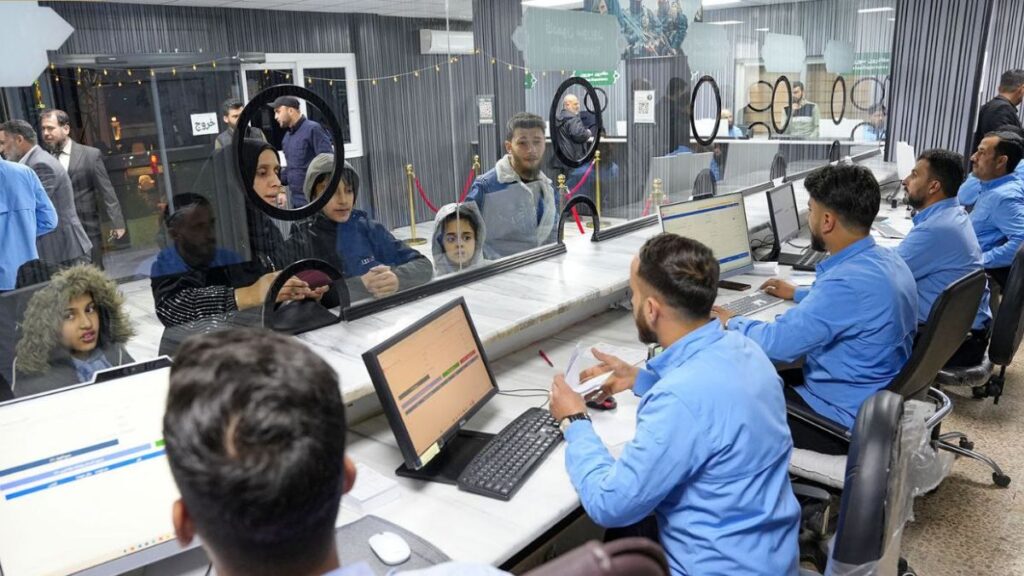 مواطنون عائدون من لبنان إلى سوريا عبر منفذ جوسية الحدودي بريف محافظة حمص السورية - 4 آذار 2026 (الهيئة العامة للمنافذ والجمارك السورية/تلغرام)