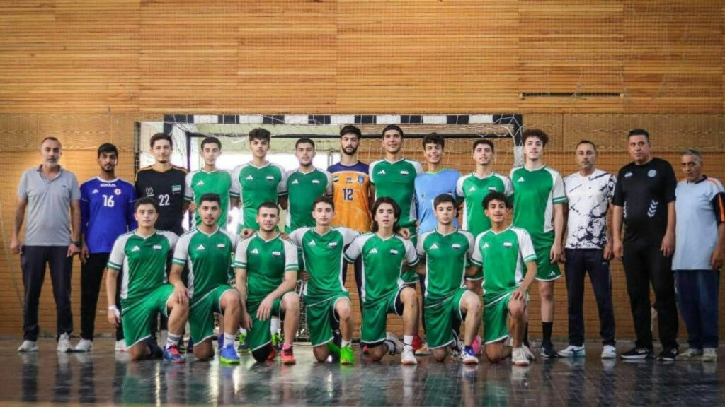 المعسكر التدريبي للمنتخب السوري لكرة اليد تحت 17 عامًا في صالة "ناصح علواني" بحماة قبل البطولة الآسيوية في الأردن - 11 أيلول 2025 (الاتحاد السوري لكرة اليد)