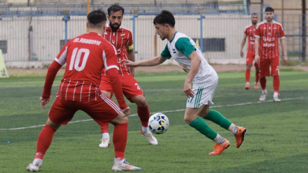 من مجريات لقاء نادي أهلي حلب مع نادي خان شيخون في ملعب إدلب البلدي في الجولة الـ16 - 17 نيسان 2026 (نادي خان شيخون)