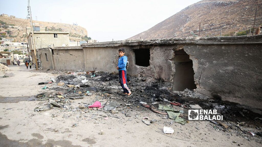 بعض من آثار العملية العسكرية التي نفذها الجيش الإسرائيلي في بيت جن ـ 29 تشرين الثاني 2025 (عنب بلدي/نور حمزة)