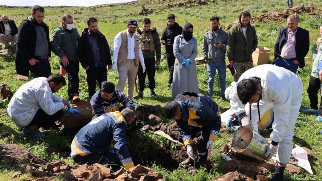 العثور على رفات شخصين مجهولي الهوية بريف حمص الشمالي ـ 29 آذار 2026 (الدفاع المدني)