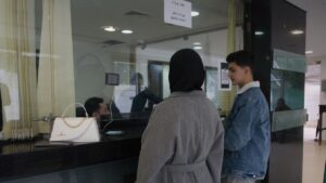 سوريون يراجعون السفارة السورية في لبنان - 1 نيسان 2026 (سانا)