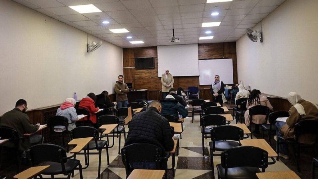 من امتحانات طلاب الدراسات العليا في جامعة دمشق للعام الدراسي 2025-2026 - 30 آذار 2026 (جامعة دمشق/فيسبوك)