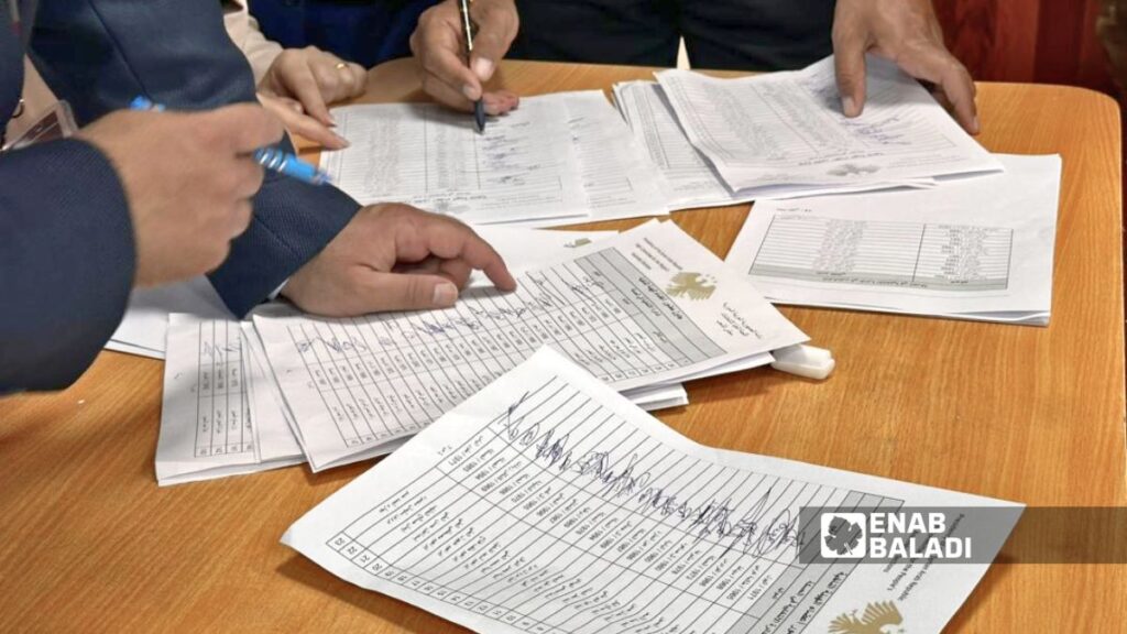 بدء عملية التصويت لانتخاب أعضاء مجلس الشعب في محافظة الحسكة - 24 أيار 2026 (عنب بلدي/ حسين شعبو)