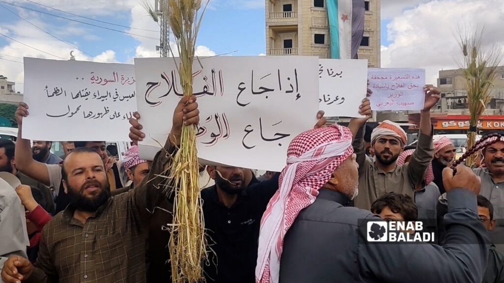 وقفة احتجاجية على تسعيرة القمح في الرقة - 22 أيار 2026 (عنب بلدي/ أحمد الحمدي)