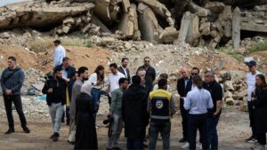 وفد من الداخلية الألمانية يطلع على آثار الدمار في حي العجمي بمدينة حرستا في ريف دمشق- 28 نيسان 2026 (سانا)