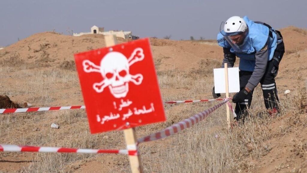 من حملة إزالة الألغام التي نفذها الدفاع المدني في مختلف المحافظات السورية ـ 21 شباط 2026 (الدفاع المدني السوري)