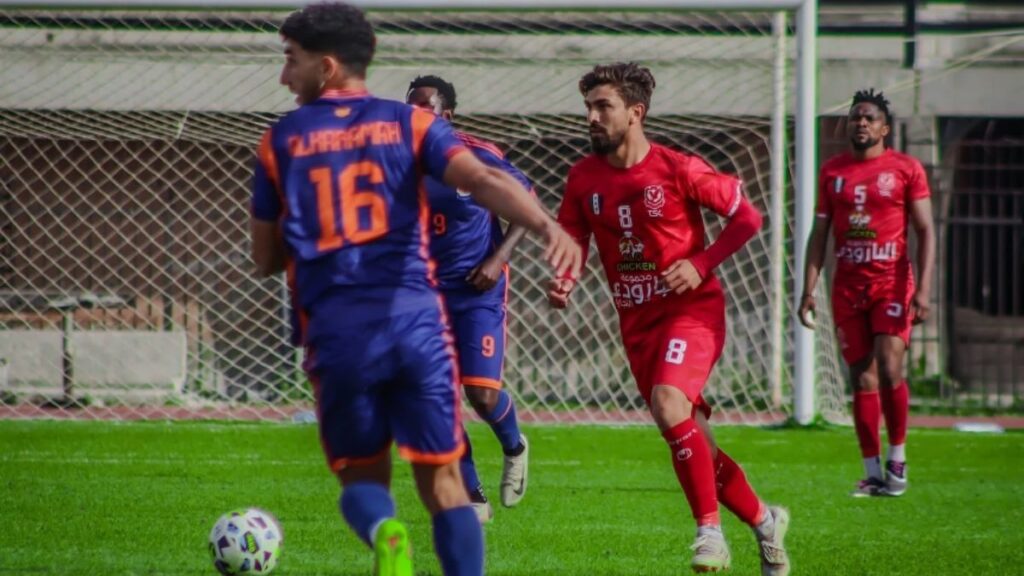 من مجريات اللقاء الذي جمع بين نادي الطليعة ونادي الكرامة في ملعب خالد بن الوليد بحمص - 20 أيار 2026 ( نادي الطليعة الرياضي )