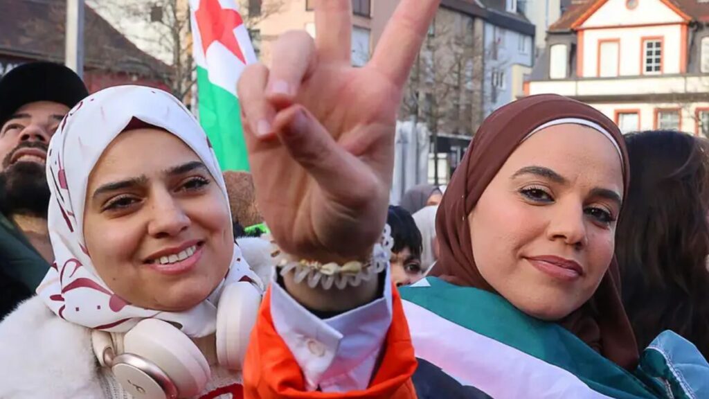 يأمل السياسيون الألمان في عودة أعداد كبيرة من السوريين إلى بلدهم لكن الإحصائيات لا ترجح ذلك في المستقبل القريب (Dieter Leder/dpa/picture alliance)