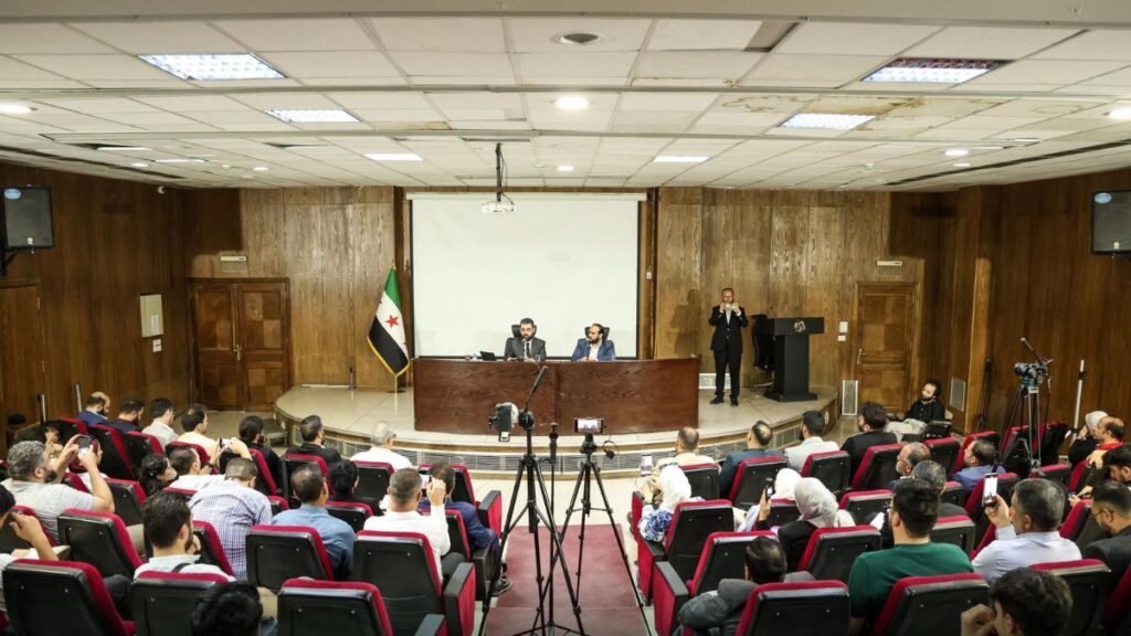 وزير الإدارة المحلية السوري محمد عنجراني يقدم إحاطة أمام وسائل الإعلام حول خطة عمل الوزارة ـ 24 أيار 2026 (وزارة الإدارة المحلية)