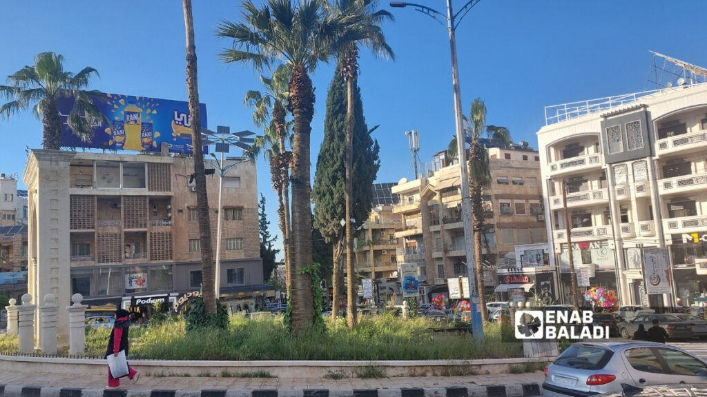 دوار "المايل" أحد أشهر الأمكنة في حي "الموكامبو" بمدينة حلب - 6 أيار 2026 (عنب بلدي)