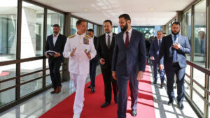الرئيس السوري أحمد الشرع يلتقي قائد القيادة المركزية الأمريكية الجنرال براد كوبر في دمشق - 12 أيلول 2025 (رئاسة الجمهورية العربية السورية)
