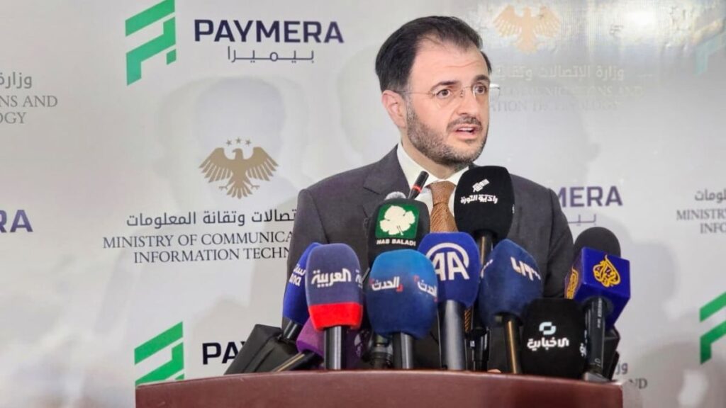 وزير الاتصالات السوري عبد السلام هيكل يطلق خدمات الدفع الإلكتروني لماستر كارد وفيزا وبيميرا بفندق فورسيزونز - 9 أيار 2026 (عنب بلدي/أحمد مسلماني)